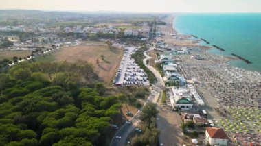 Misano Adriatico, İtalya. Yaz mevsiminde İHA 'dan hava görüntüsü