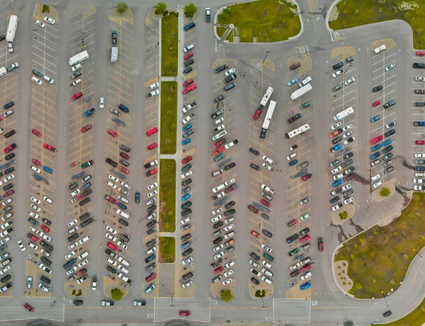 Letecký Pohled Automobily Velkých Venkovních Parkovištích Usa Outlet Obchoďák Parkování — Stock fotografie