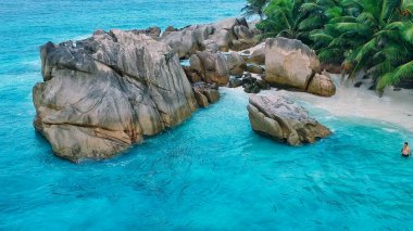 Seyşel Adaları 'nın Granit Kayalıkları, Hint Okyanusu hava manzarası