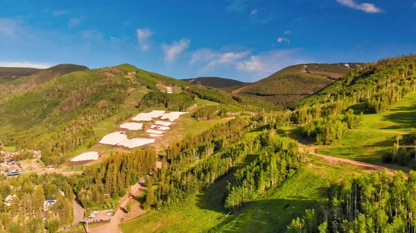 Vail Colorado Alpin Kasabasının Dağların Yaz Mevsiminde Havadan Görünüşü Abd — Stok fotoğraf