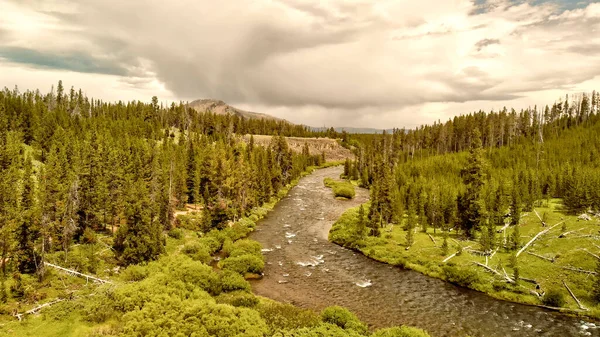 夏季黄石河的空中景观 怀俄明州 — 图库照片