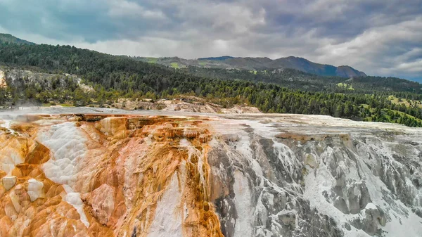 Mammoth Hot Springs Yellowstone Nemzeti Park Légi Felvétel Drónszemszögből Summser — Stock Fotó