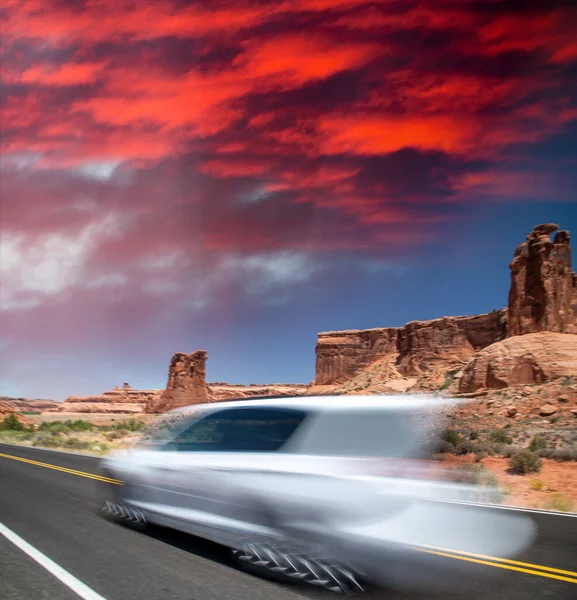 Car Crossing National Park Blurred View Summer Day — Stock Photo, Image