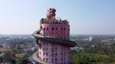 WAT SAMPHRAN, THAILAND - 2019 ARALIK: Sam Phran Bölgesindeki Wat Samphran Dragon Tapınağının havadan görünüşü - Nakhon Pathom