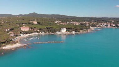 Castiglioncello, Toskana. Güzel güneşli bir günde hava manzarası