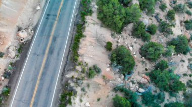 Kanyon boyunca dağ yolu, hava manzaralı..