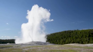 Yellowstone Ulusal Parkı, WY-ABD 'de Eski Sadık Patlaması