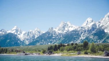 Grand Teton Ulusal Parkı 'nın nehir ve zirveleri, ABD