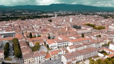 Lucca 'nın muhteşem hava manzarası, ünlü Toskana kasabası