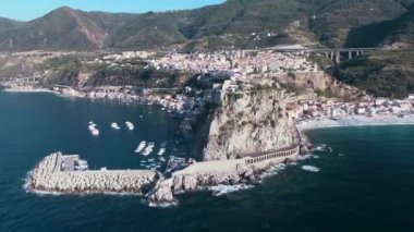 Tropea, Calabria kıyı şeridi. Yaz mevsiminde hava manzarası