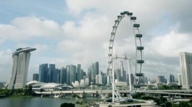 ŞARKI - 2 Ocak 2020 Singapur feribot tekerindeki havadan siluet. İHA 'dan gökdelenler görünümü