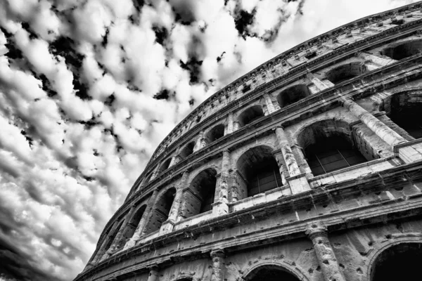 Coliseu Praça Homônima Dia Verão Roma Itália — Fotografia de Stock