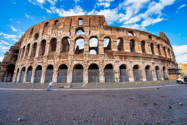 Roma Italia Junio 2014 Coliseo Plaza Homónima Día Verano —  Fotos de Stock