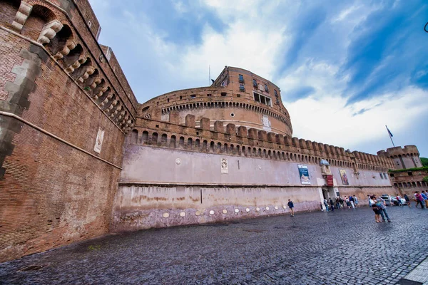 Roma Itália Junho 2014 Turistas Desfrutam Belo Castelo Santo Anjo — Fotografia de Stock