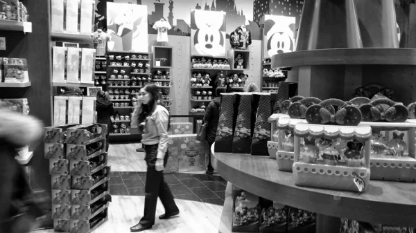 Нью Йорк Декабрь 2018 Интерьер Disney Store Таймс Сквер Медленное — стоковое фото