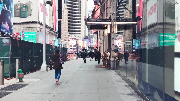 New York City December 2018 Walking Times Square Cloudy Day — Stock Photo, Image