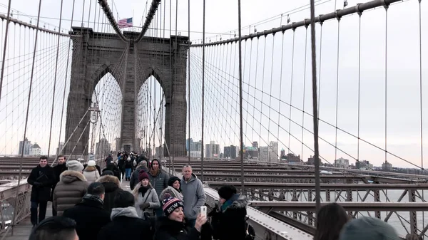 Νεα Υορκη Δεκεμβριοσ 2018 Κυκλοφορία Αυτοκινήτων Και Άνθρωποι Που Περπατούν — Φωτογραφία Αρχείου