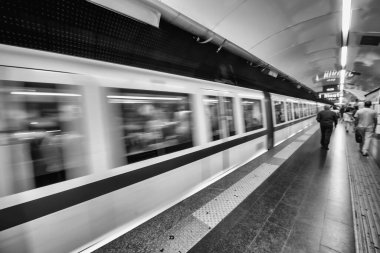 ROME, ITALY - Haziran 2014: Şehir metro istasyonunun iç görünümü.