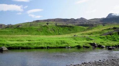 Kirkjufellfoss, Sumemr sezonunda panoramik manzara, İzlanda
