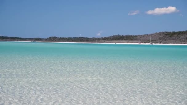 Toller Blick auf Whitehaven Beach, Queensland, Australien. Zeitlupe — Stockvideo