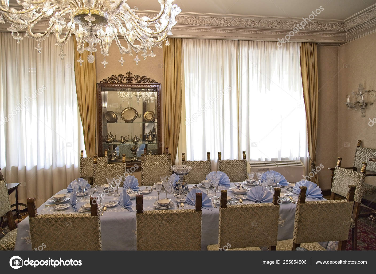Ceausescu Palace Dinning Room — Redaktionelles Stockfoto ...