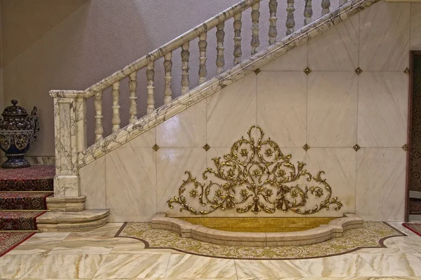 Вход во дворец Чаушеску — стоковое фото