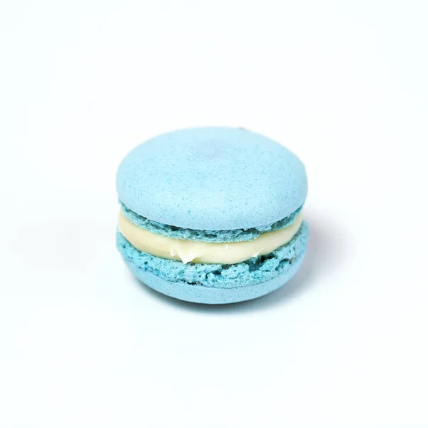 Macaron Bleu Doux Isolé Sur Fond Blanc — Photo
