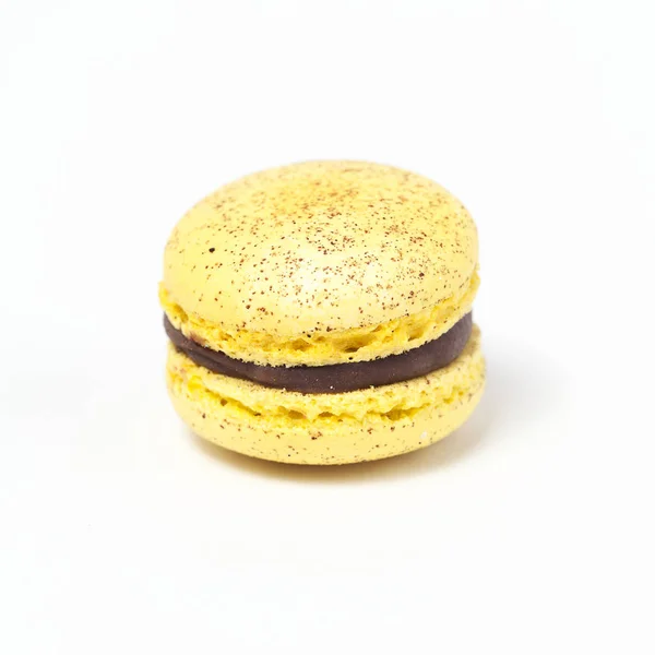 Macaron Jaune Doux Isolé Sur Fond Blanc — Photo