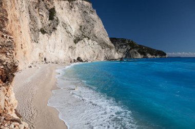 Lefkada Adasında Porto Katamma sahil kıyısı, Yunanistan.