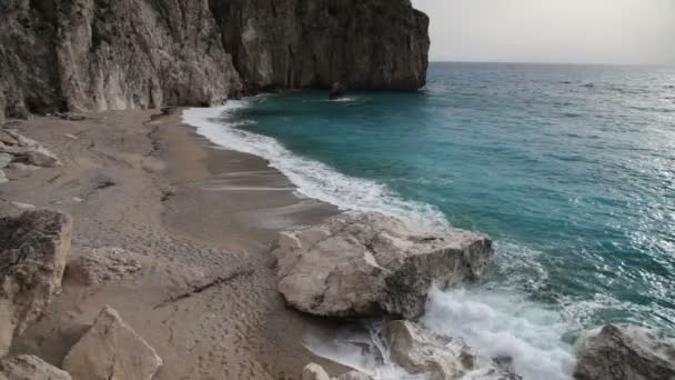 Wellen Krachen Über Felsen Der Meeresküste Insel Lefkada Griechenland — Stockvideo