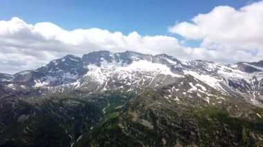 gündüz dağların zaman atlamalı görüntüleri