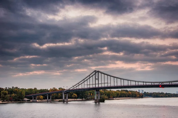 Vista Panorâmica Ponte Pedonal Através Rio Dnieper Para Ilha Trukhanov — Fotografia de Stock