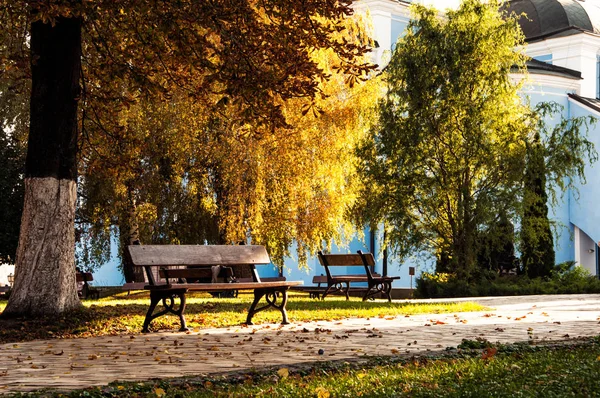 Vue Pittoresque Sur Les Bancs Près Saint Michael Golden Dôme — Photo