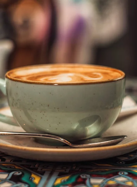 Taza Cerámica Con Café Caliente Platillo Con Cuchara Primer Plano — Foto de Stock