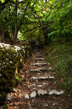 Karadağ 'daki Gornij Stoliv yolu (Boka Kotorska)