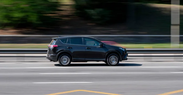 Ukraine Kiew September 2020 Schwarzes Auto Fährt Tagsüber Auf Straße — Stockfoto