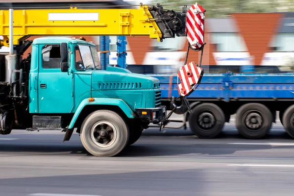 Ukrayna Kyiv Eylül 2020 Crane Car Caddede Ilerliyor — Stok fotoğraf