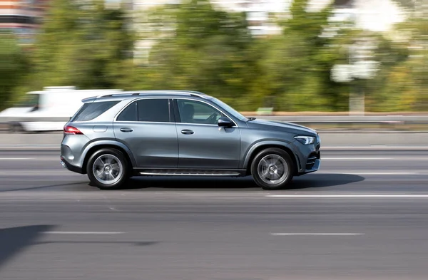 Ukraine Kyiv September 2020 Gray Car Moving Street — Stock Photo, Image