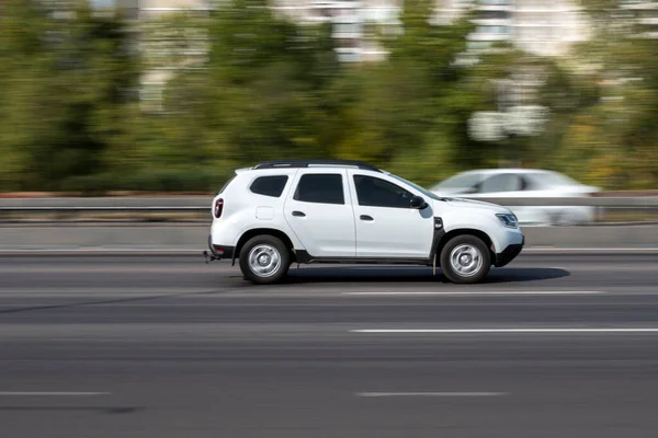 Ukraine Kyiv September 2020 White Car Moving Street — Stock Photo, Image