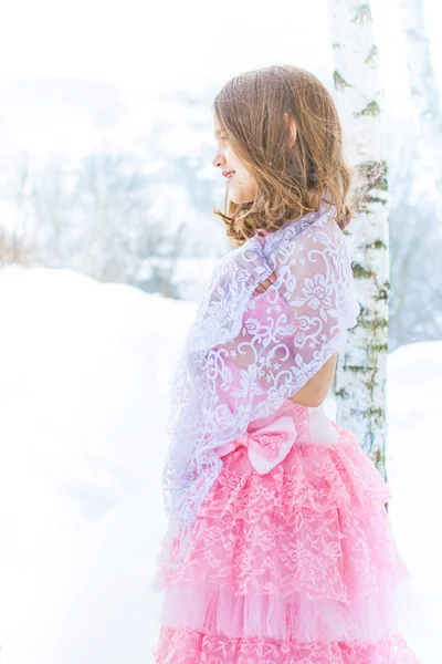 Beautiful Eight Years Old Girl Walks Frozen Forest Covered Snow — Stock Photo, Image