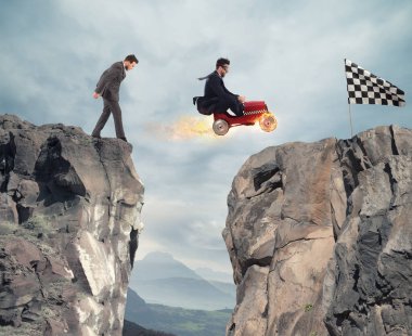 Bir araba ile hızlı işadamı rakipler karşı kazanır. Başarı ve rekabet kavramı