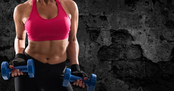 Athletic woman training biceps on grunge background — Stock Photo, Image