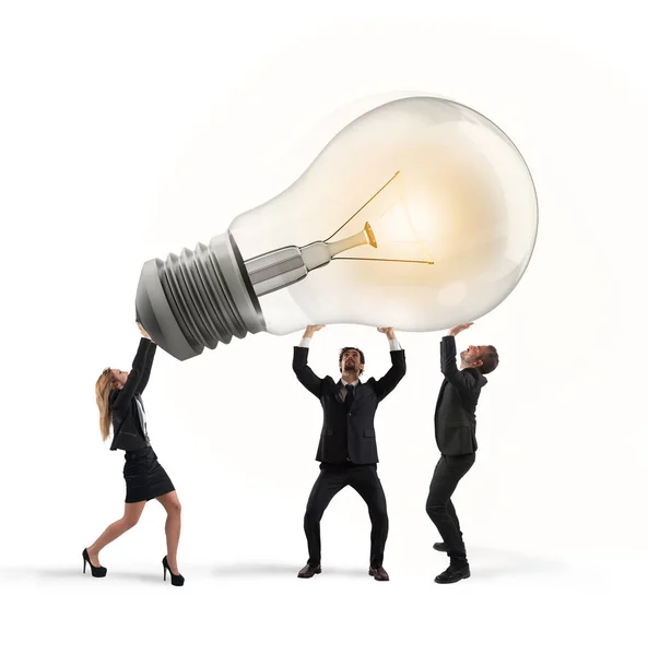 Os empresários têm uma lâmpada. conceito de nova ideia e startup da empresa — Fotografia de Stock