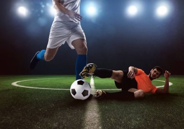 Futbol çatışma sahnesi Stadı nda oyuncular arasında