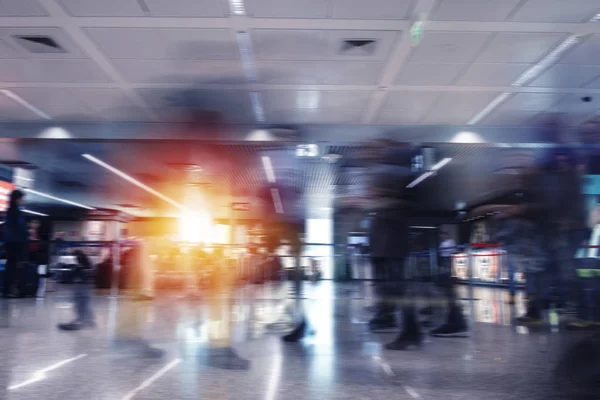 现代机场的模糊效果。双重曝光 — 图库照片