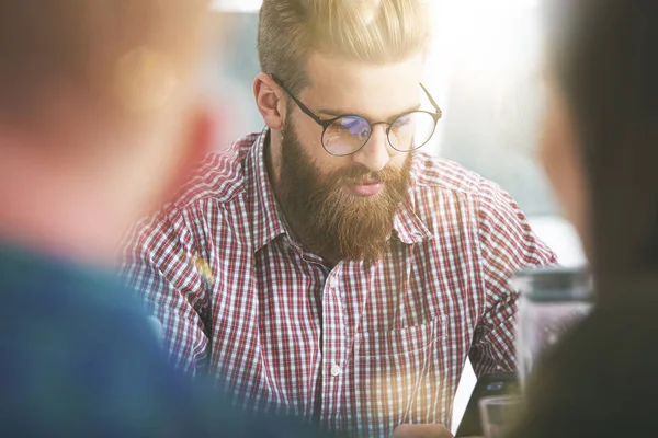 Geschäftsleute Arbeiten Büro Zusammen Konzept Der Teamarbeit Und Partnerschaft — Stockfoto