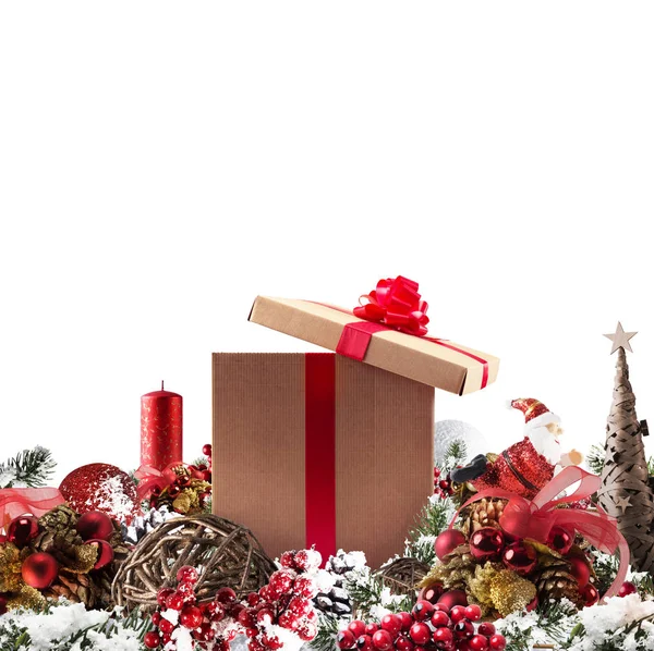 Concetto di sfondo natalizio. Decorazioni natalizie scintillanti con regalo, albero, Babbo Natale e candele — Foto Stock