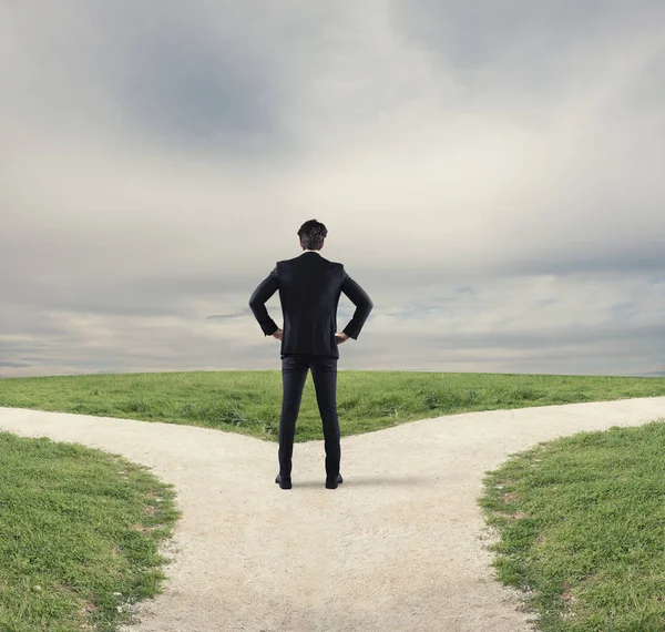 Choices of a businessman at a crossroads. Concept of decision — Stock Photo, Image