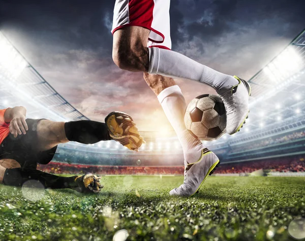 Voetballers met soccerball in het stadion tijdens de wedstrijd — Stockfoto