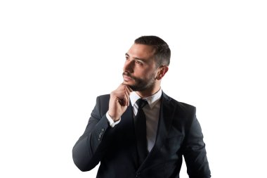 İşadamı şirket büyümek için yeni stratejiler düşünüyor. Beyaz arka plan üzerinde izole